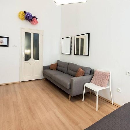 Cosy And Central Apartment With 4 Bedrooms And A/C Budapest Exteriör bild