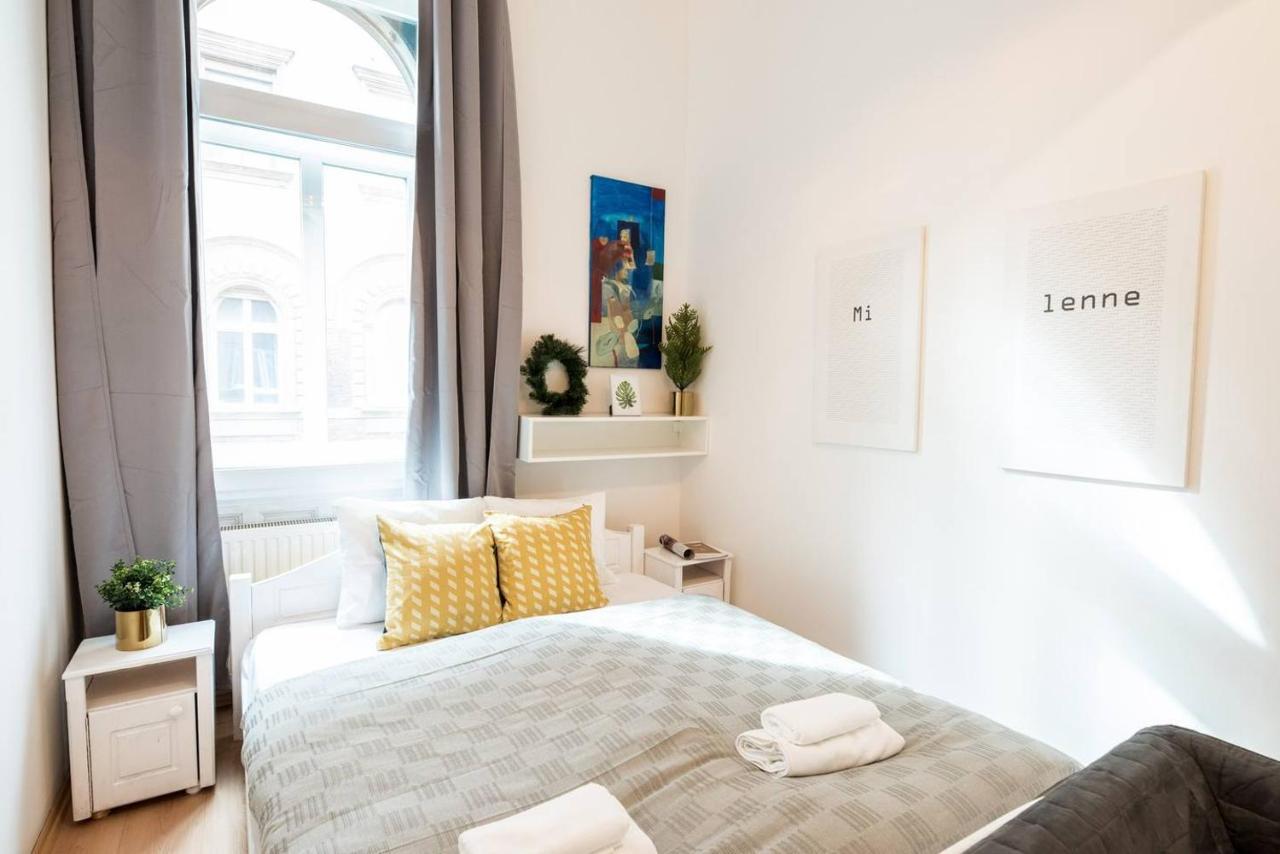 Cosy And Central Apartment With 4 Bedrooms And A/C Budapest Exteriör bild