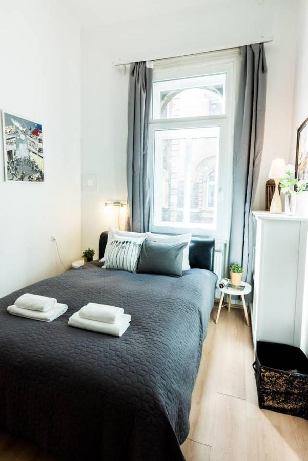 Cosy And Central Apartment With 4 Bedrooms And A/C Budapest Exteriör bild