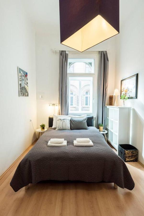 Cosy And Central Apartment With 4 Bedrooms And A/C Budapest Exteriör bild