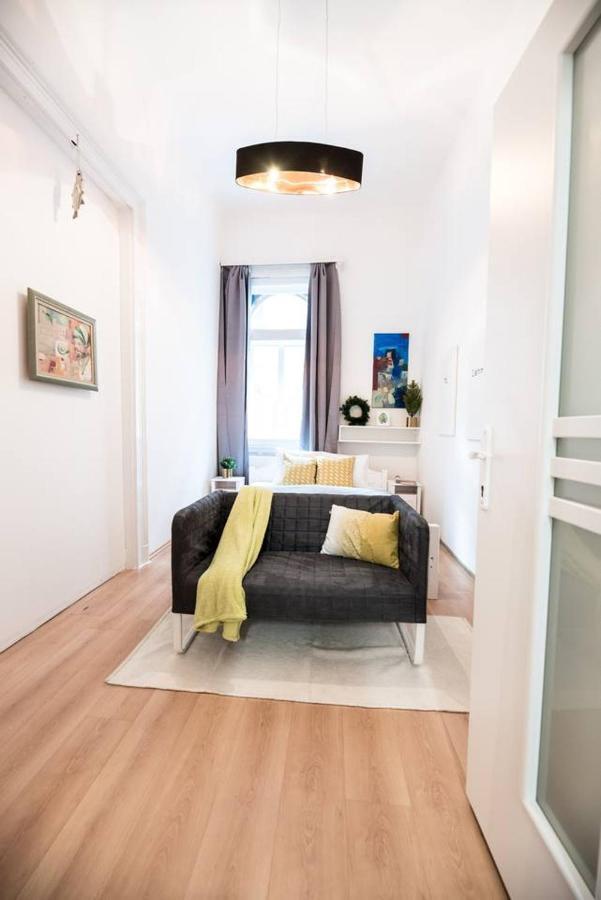 Cosy And Central Apartment With 4 Bedrooms And A/C Budapest Exteriör bild