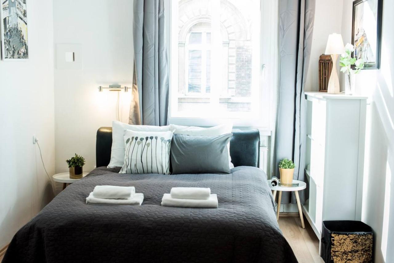 Cosy And Central Apartment With 4 Bedrooms And A/C Budapest Exteriör bild