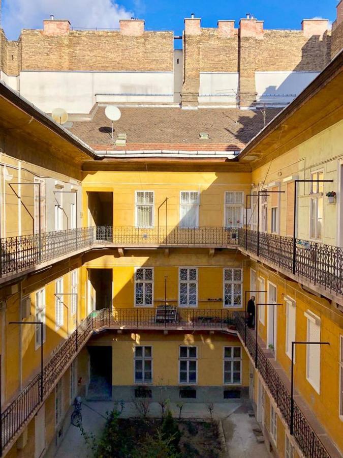 Cosy And Central Apartment With 4 Bedrooms And A/C Budapest Exteriör bild