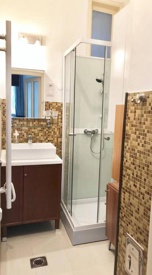 Cosy And Central Apartment With 4 Bedrooms And A/C Budapest Exteriör bild