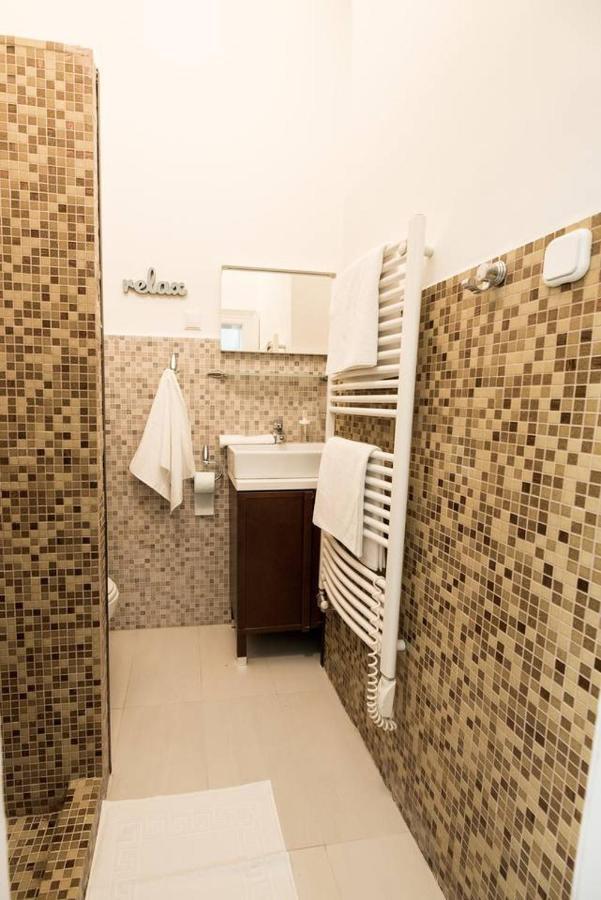 Cosy And Central Apartment With 4 Bedrooms And A/C Budapest Exteriör bild