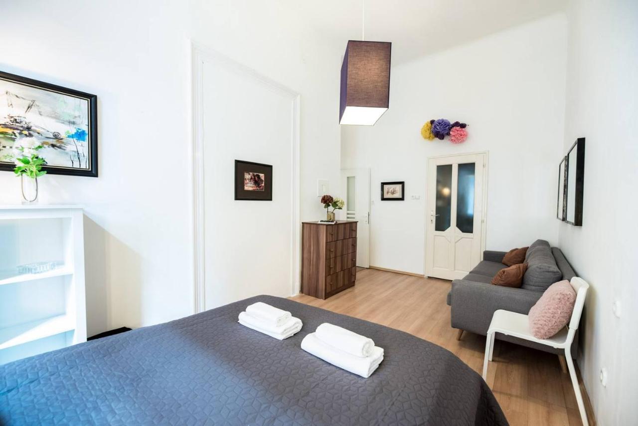Cosy And Central Apartment With 4 Bedrooms And A/C Budapest Exteriör bild