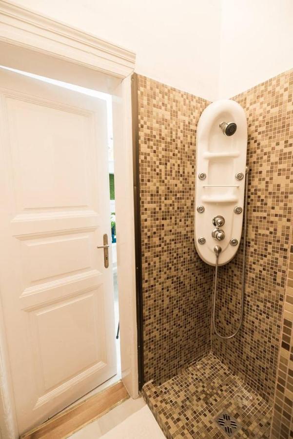 Cosy And Central Apartment With 4 Bedrooms And A/C Budapest Exteriör bild