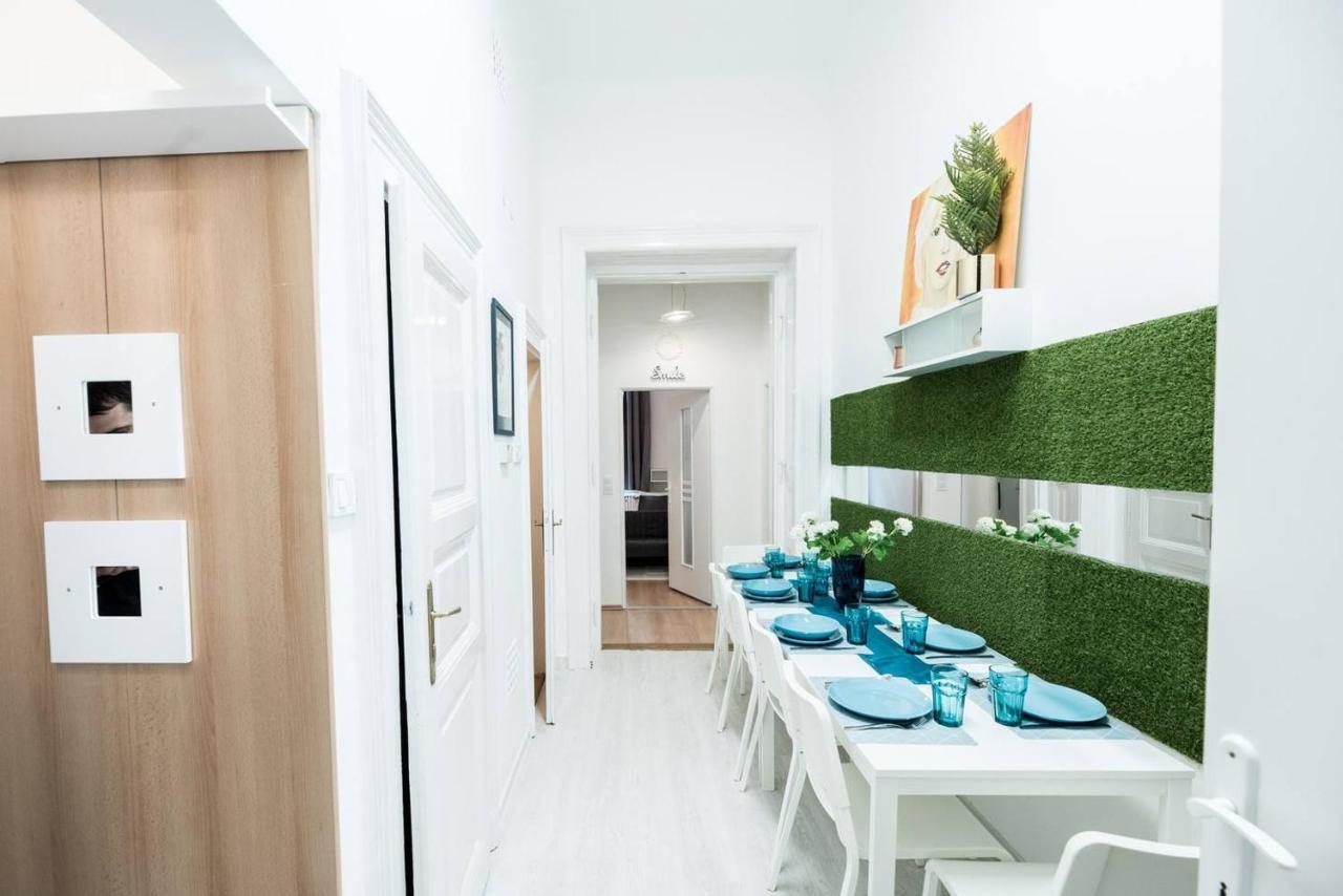 Cosy And Central Apartment With 4 Bedrooms And A/C Budapest Exteriör bild